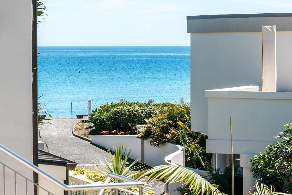 Onetangi Beach Apartments Esterno foto