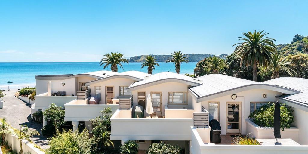 Onetangi Beach Apartments Esterno foto