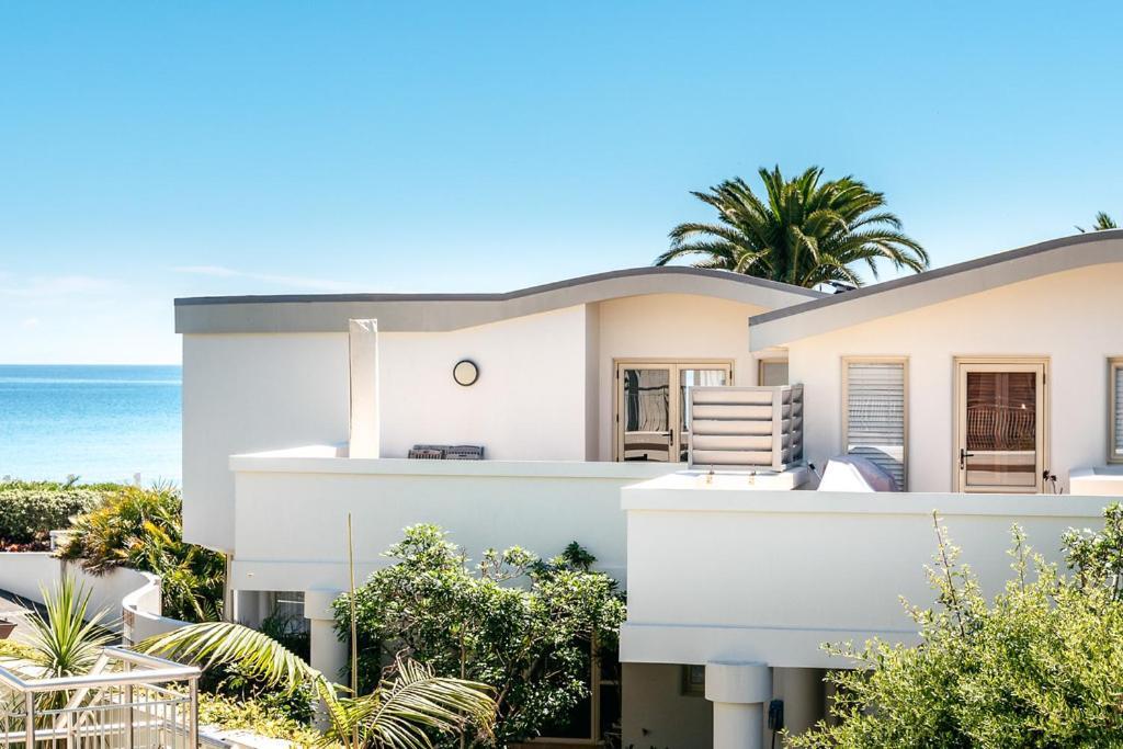 Onetangi Beach Apartments Esterno foto
