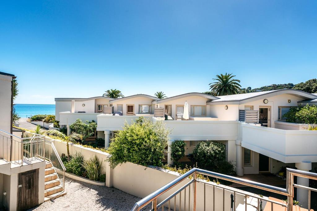 Onetangi Beach Apartments Esterno foto