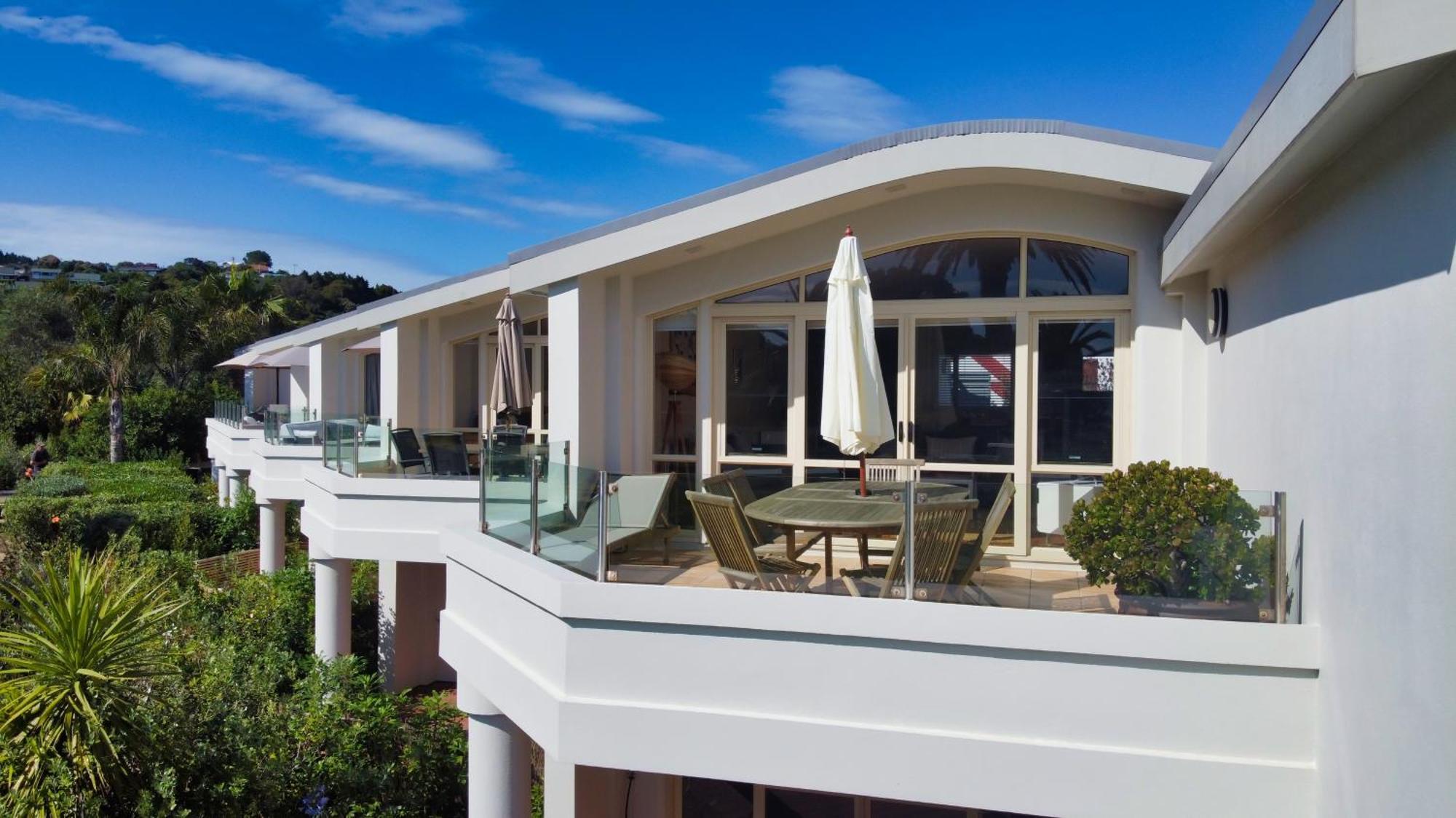 Onetangi Beach Apartments Esterno foto