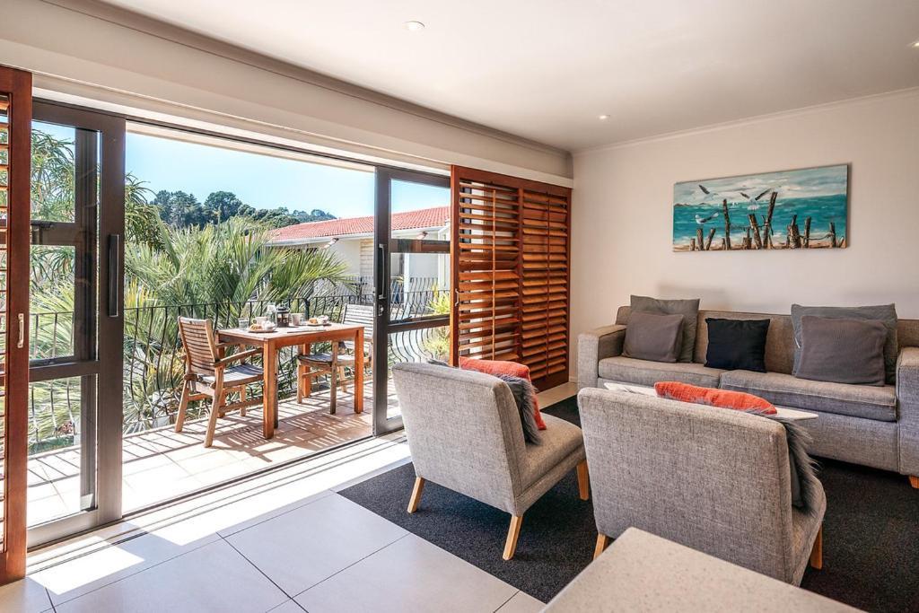 Onetangi Beach Apartments Esterno foto