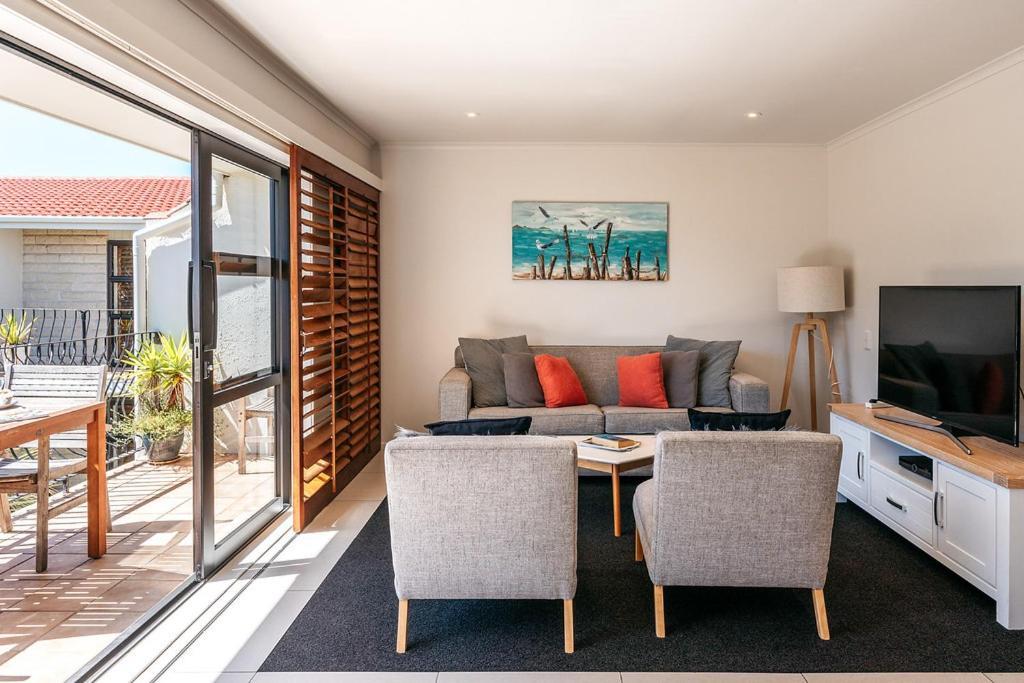 Onetangi Beach Apartments Esterno foto