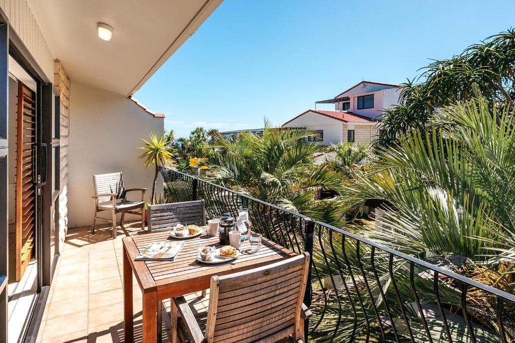 Onetangi Beach Apartments Esterno foto