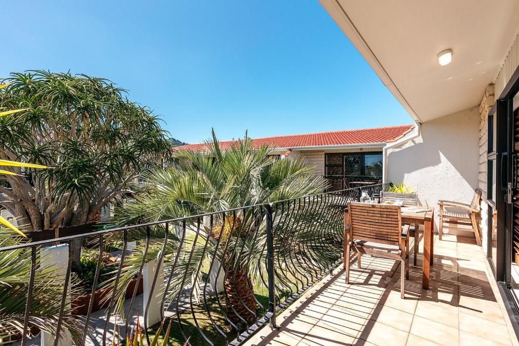 Onetangi Beach Apartments Esterno foto