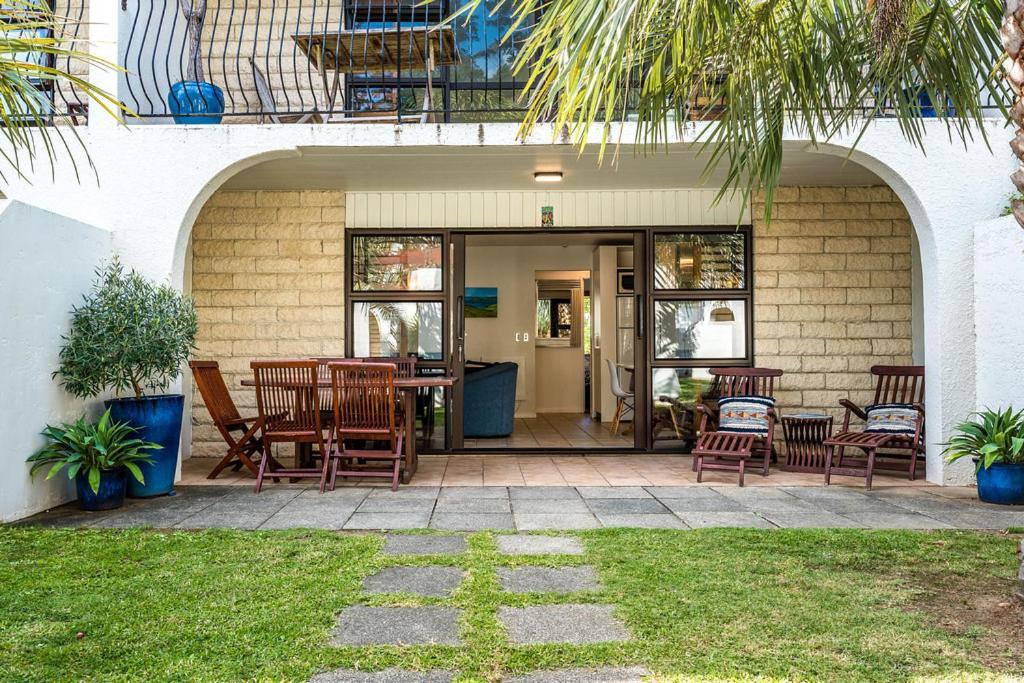 Onetangi Beach Apartments Esterno foto
