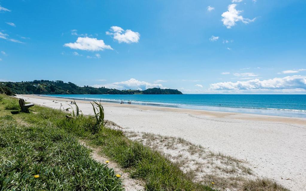 Onetangi Beach Apartments Esterno foto