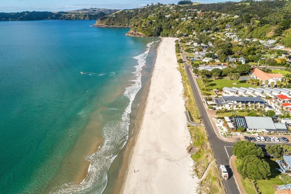 Onetangi Beach Apartments Esterno foto