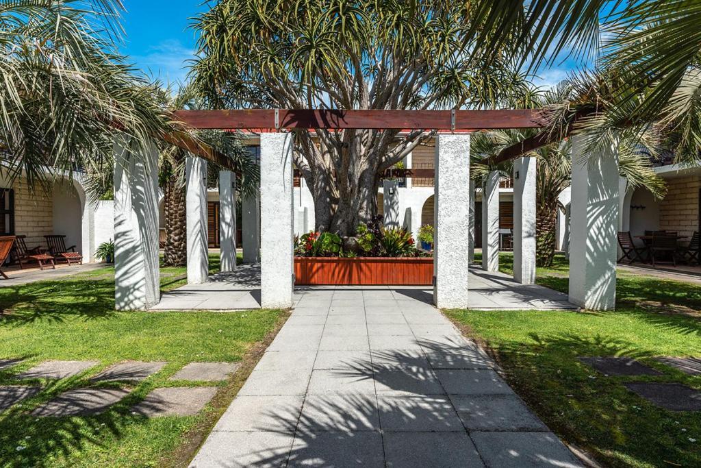 Onetangi Beach Apartments Esterno foto