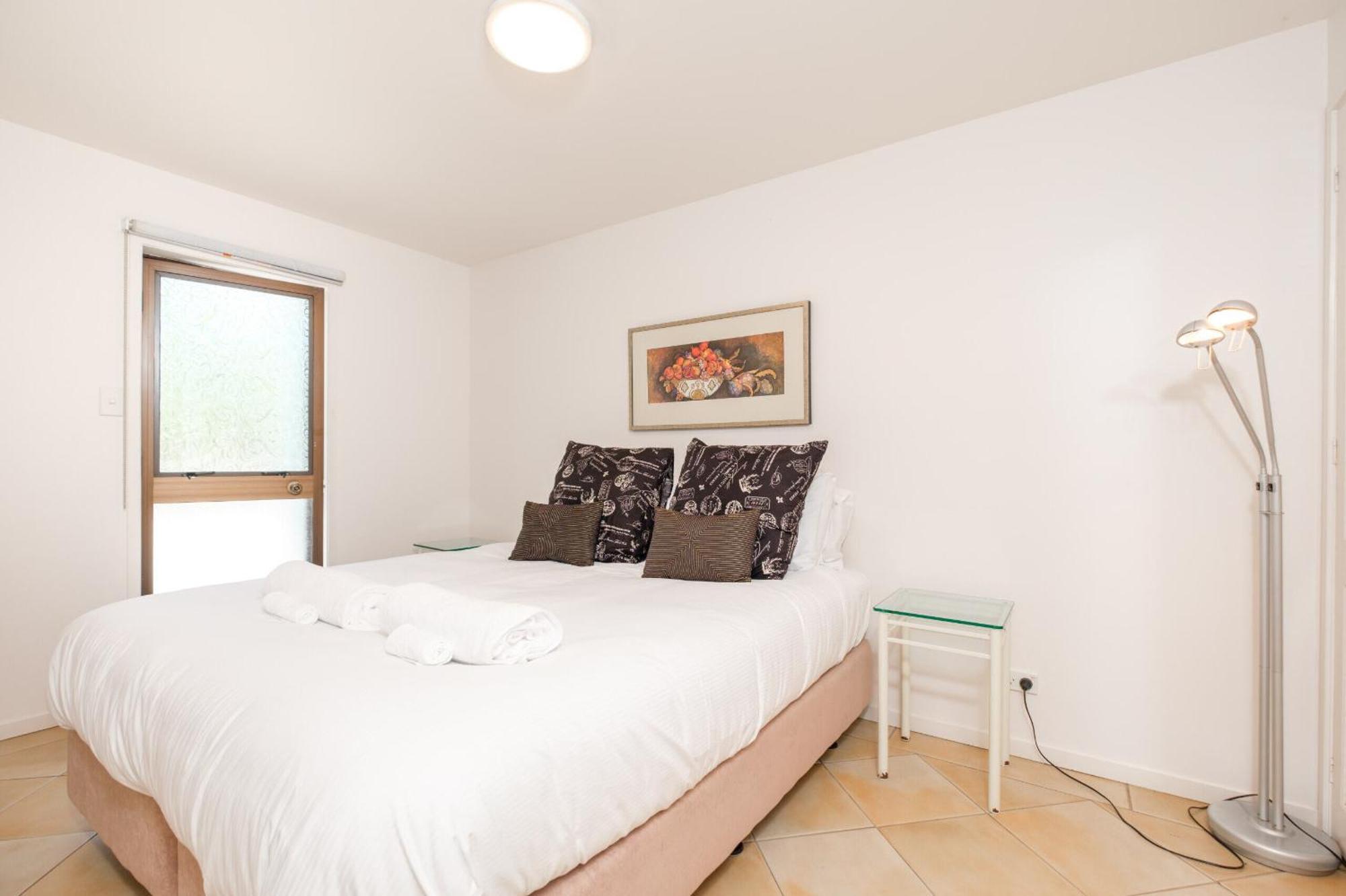 Onetangi Beach Apartments Esterno foto