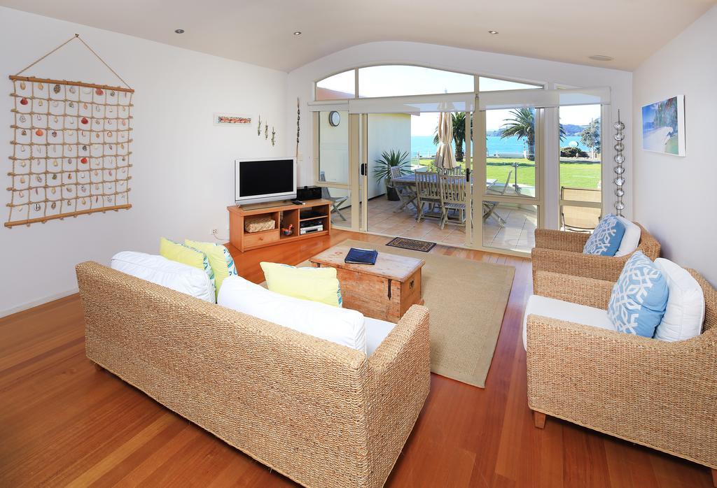 Onetangi Beach Apartments Esterno foto