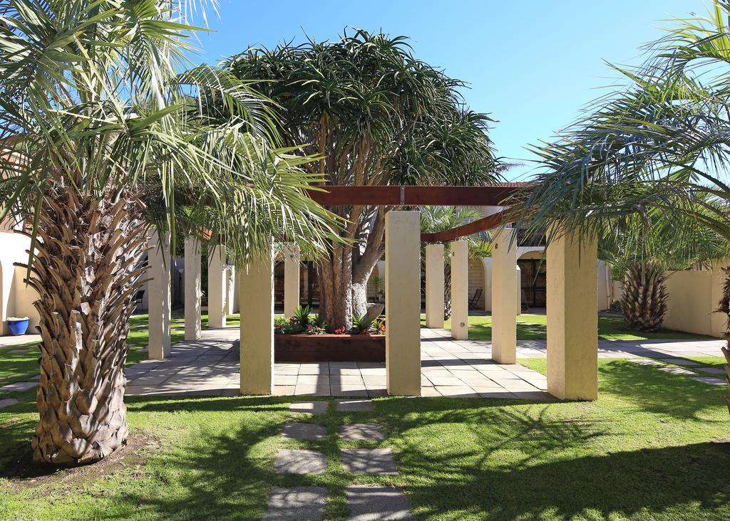 Onetangi Beach Apartments Esterno foto