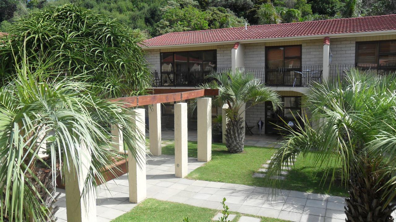 Onetangi Beach Apartments Esterno foto