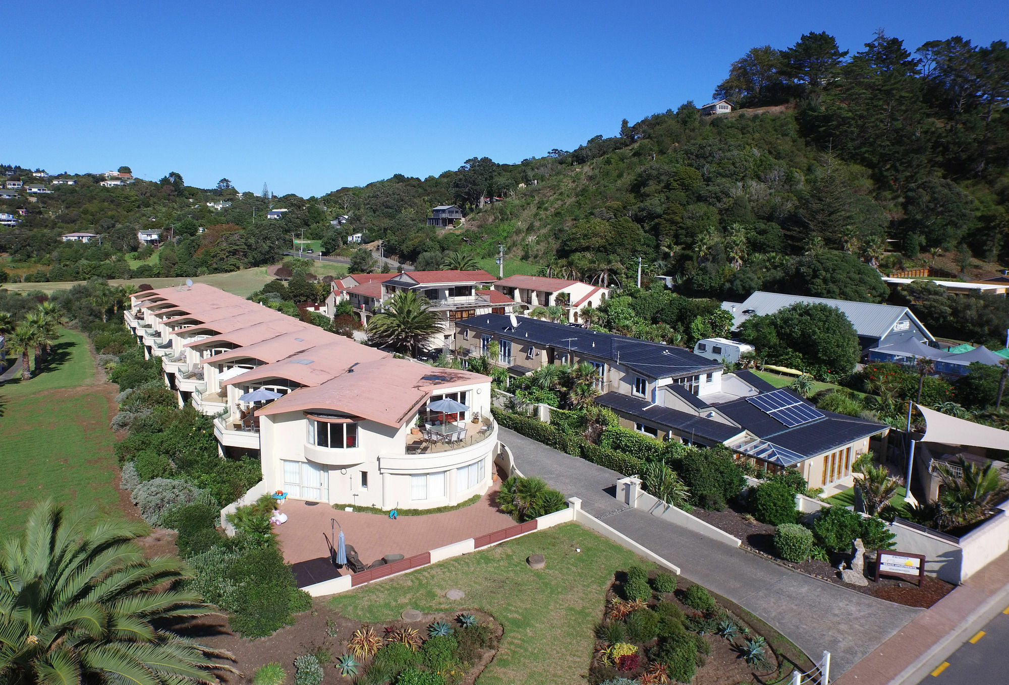 Onetangi Beach Apartments Esterno foto